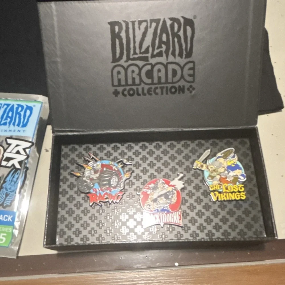 Blizzard Arcade Collection Pin Set & Call of Duty Black T-Shirt XXL 100% Cotton